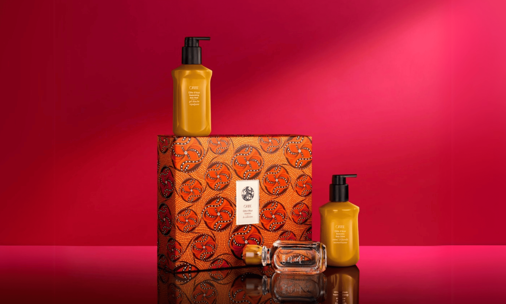 Experimenta Oribe con sets seleccionados que incluyen kits para el cabello y colecciones de fragancia y cuerpo, perfectos para regalar o para consentirte.